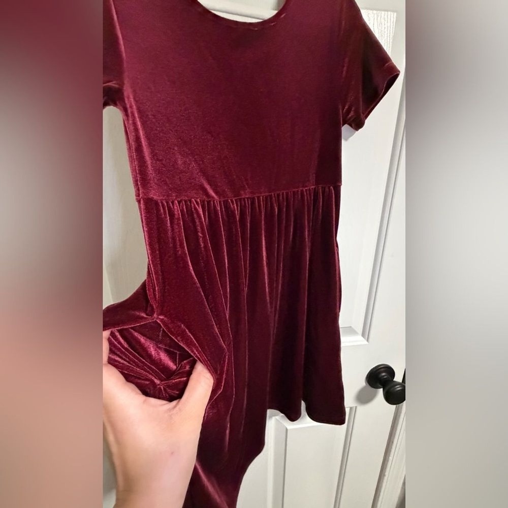 Old Navy Fit & Flare Short-Sleeve Red Wine Velvet Dress for Girls, Size M (8) - Picture 6 of 10